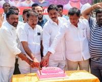 జమ్మికుంటలో హరీష్ రావు బర్త్‌డే సెలబ్రేషన్స్.. శివాలయంలో అన్నదానం.