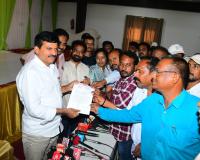 జర్నలిస్టుల పిల్లల ఫీజు రాయితీపై మంత్రి పొంగులేటి హామీ.