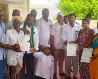 లబ్ధిదారులకు ముఖ్యమంత్రి సహాయనిధి చెక్కుల పంపిణీ.