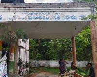 హాస్టల్ కోసం విద్యార్థినుల ఆవేదన!