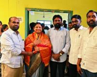 వీణవంకలో మార్కెట్ కమిటీ చైర్మన్ స్వప్న–సదానందంకు ఘన సన్మానం.