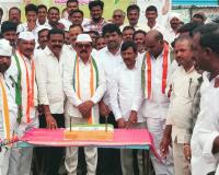 కడియం శ్రీహరి జన్మదిన వేడుకలు ఘనంగా నిర్వహించిన కాంగ్రెస్ నాయకులు.