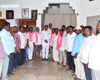 40 ఏళ్ల కాంగ్రెస్‌కు గుడ్‌బై.. బీఆర్‌ఎస్‌లో చేరిన పానుగంటి రాము.