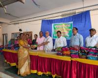 అన్నం పెట్టే అమ్మలకు చీరలతో గౌరవ వందనం.