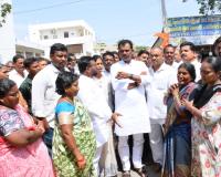 అగ్నిప్రమాద బాధితురాలు రాధమ్మను పరామర్శించిన ఎమ్మెల్యే తూడి మేఘారెడ్డి.