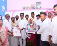 ఇందిరమ్మ ఇళ్లతో పేద కుటుంబాలకు శాశ్వత గూడు.