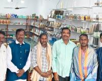 యువత స్వయం ఉపాధి వైపు అడుగులు వేయాలి.
