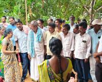 మృతుడి కుటుంబానికి బీఆర్ఎస్ నేత కొట్టుకూరి శ్రీనివాస్ రెడ్డి ఆర్థిక సహాయం.