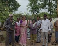 వన మహోత్సవం సందర్భంగా వంగర గ్రామ ప్రజలకు మొక్కల పంపిణీ చేసిన సర్పంచ్ గజ్జల సృజన రమేష్.