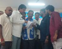 అంబేద్కర్ విగ్రహం వద్ద ఆక్రమణలు తొలగించాలని ఎస్సీ, ఎస్టీ కమిషన్‌కు వినతి.