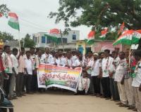 రాహుల్ గాంధీ అక్రమ అరెస్టును ఖండిస్తూ పెద్దమందడిలో కాంగ్రెస్ నిరసన .