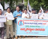 జర్నలిస్టుల రైల్వే పాసులు పునరుద్ధరించాలి.