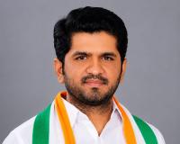 ధర్మేంద్ర ప్రధాన్ రాజీనామా.. విద్యార్థుల పోరాట విజయమే: వొడితల ప్రణవ్.