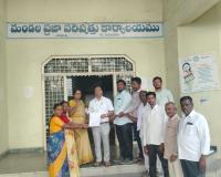 విధులు నిర్వర్తిస్తున్నా వేతనాలు అందడం లేదంటూ ఆవేదన.