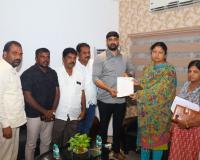 ప్రజా సమస్యలపై కలెక్టర్‌ను కలిసిన కౌశిక్ రెడ్డి.