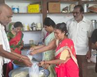 భారీ వర్షాన్నీ లెక్కచేయని అన్నపూర్ణ సేవా సమితి.