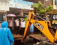 వరద ముప్పుపై అప్రమత్తం.. రంగంలోకి దిగిన మున్సిపల్ చైర్మన్.