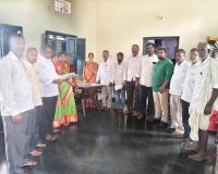 వెల్టూర్‌లో ఎస్‌ఐఆర్ ప్రక్రియను పరిశీలించిన కాంగ్రెస్ నాయకులు.