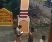 కత్తితో యువకుడి హల్‌చల్.. కాలనీవాసుల్లో భయాందోళన.
