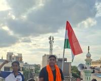 హర్గర్ తిరంగా హర్గర్ తిరంగా ప్రతి ఇంటి మీద జెండా ఎగర వెయ్యాలి.