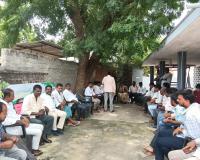 గ్రామ కమిటీల పరిశీలనలో కాంగ్రెస్ నాయకులు.