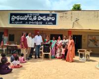 పామిరెడ్డిపల్లి పాఠశాలకు పూర్వ విద్యార్థి శాంతయ్య మైక్ సెట్ విరాళం.