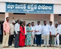 వెల్టూర్ పాఠశాలలో ప్రతిభ కనబరిచిన విద్యార్థులకు ప్రోత్సాహకాలు