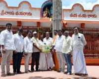 ఆంజనేయ స్వామి ఆలయానికి బండారి కుటుంబం చేయూత.