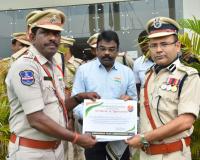 ఉత్తమ ప్రశంసా పత్రాన్ని అందుకున్న చెన్నూర్ టౌన్ సిఐ బన్సీలాల్.