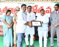 బుద్వేష్‌చారికి ఉత్తమ 108 ఉద్యోగి అవార్డు.