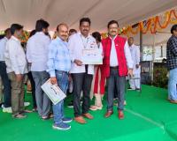 108, 102 ఉద్యోగులకు ఉత్తమ సేవ పురస్కారాలు.