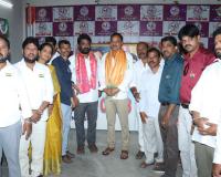 ఉప్పల్ ప్రెస్ క్లబ్‌ కు టీవీ అందజేత.