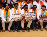 ఫీజు బకాయిలపై కరీంనగర్‌లో బీజేపీ పోరుబాట.