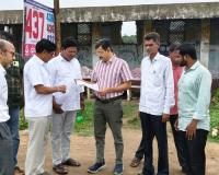 గట్లనర్సింగాపూర్‌లో నూతన బస్‌షెల్టర్ నిర్మాణానికి ఆర్టీసీ అధికారుల పరిశీలన.