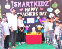 స్మార్ట్ కిడ్జ్ పాఠశాలలో ఉత్సాహంగా స్వయంపాలన దినోత్సవం.