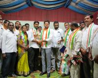 కాంగ్రెస్‌లోకి కోర్కల్ సర్పంచ్.. 150 మంది చేరిక.