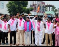 ఆరు గ్యారంటీలపై ఆగ్రహం.. అంబేద్కర్‌ చౌరస్తాలో బీఆర్‌ఎస్‌ రాస్తారోకో.