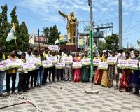 హామీలతో గెలిచారు.. అమలుతో నిలబడాలి.