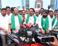 శ్రీశైలంలో నీళ్లున్నా సాగుకు అందించలేని అసమర్థ ప్రభుత్వం.