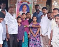 మృతుడి కుటుంబానికి రూ.10 వేల ఆర్థిక సాయం అందజేసిన కేశిరెడ్డి రాకేష్ రెడ్డి.