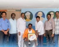ప్రతిభా పురస్కార గ్రహీత నక్క విష్ణుకు ఘన సన్మానం.