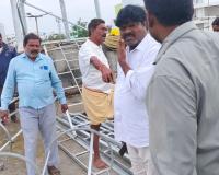 ఇళ్ల మధ్య సెల్ టవర్ ఏర్పాటుపై రఘునాథ్ కాలనీ వాసుల ఆందోళన.