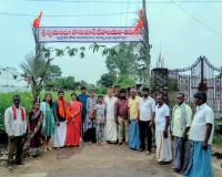 తల్లిదండ్రుల జ్ఞాపకాలకు.. సేవా స్మారకం!