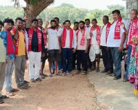 రత్నతండాకు రోడ్డు సౌకర్యం కల్పించాలి.