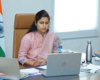 భారీ వర్షాల నేపథ్యంలో అధికారులు అప్రమత్తంగా ఉండాలి.