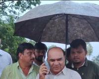 కూలిన వంతెనను పరిశీలించిన మాజీ ఎమ్మెల్యే మెచ్చా.