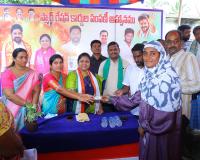 స్మార్ట్ రేషన్ కార్డుల పంపిణీ.!