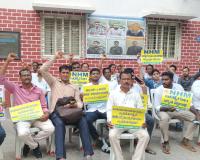హక్కుల కోసం ఆందోళన చేసిన ఎన్‌హెచ్‌ఎం ఉద్యోగుల అరెస్టు.