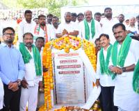 వెల్టూర్‌లో మంత్రుల చేతుల మీదుగా తెలంగాణ పబ్లిక్ స్కూల్‌కు శంకుస్థాపన.
