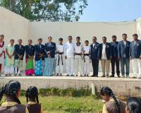 చదువుతో పాటు క్రీడల్లోనూ రాణించాలి.